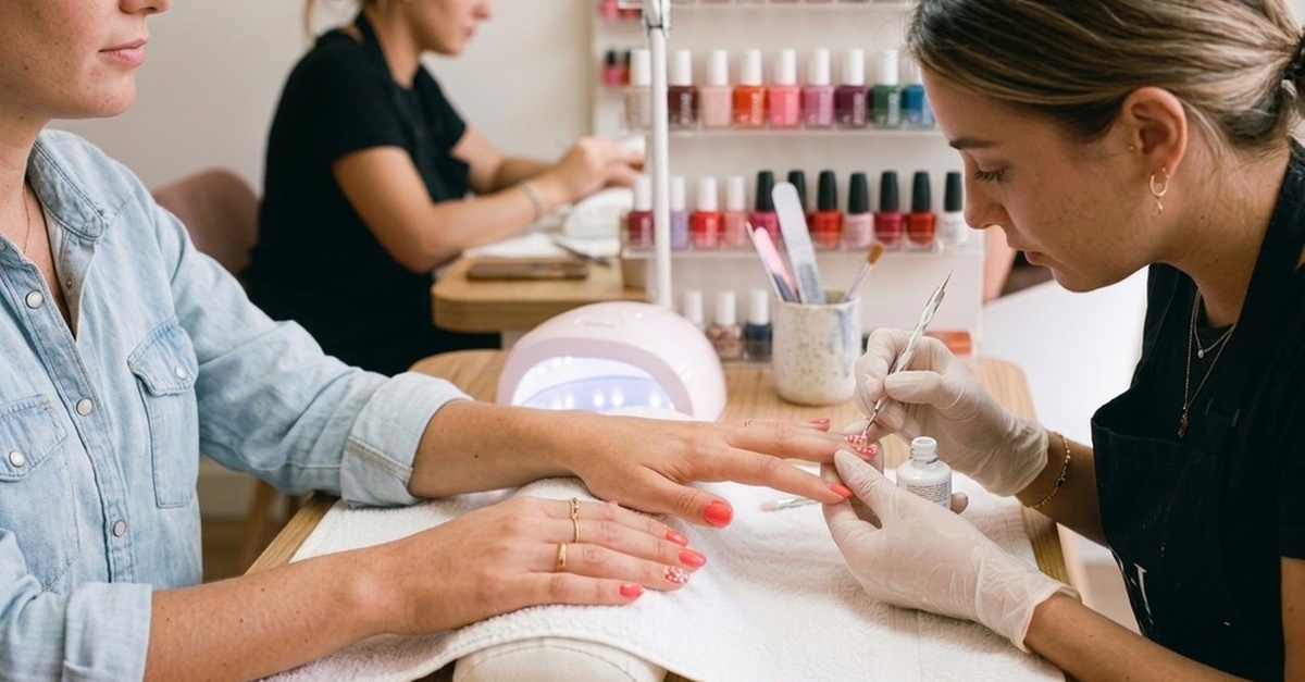 Servicio de manicura, pedicura o uñas Soft Gel X en Las Palmas