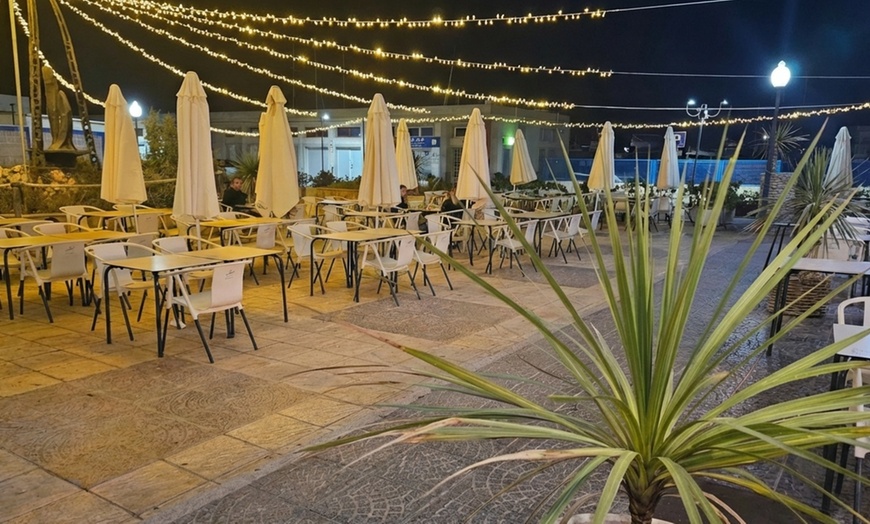 Image 7: Cata de 4 vinos frente al mar, maridados con torreznos, para 2 o 4 pax
