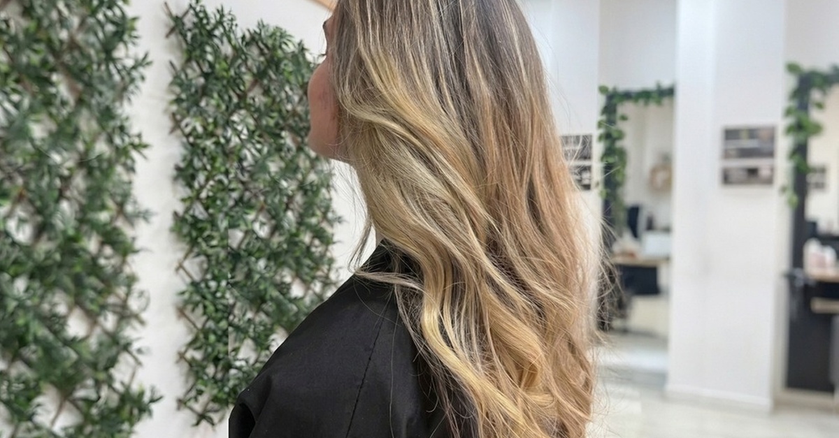 Servicios de peluquería con corte, tinte, mechas y mascarilla en Málaga
