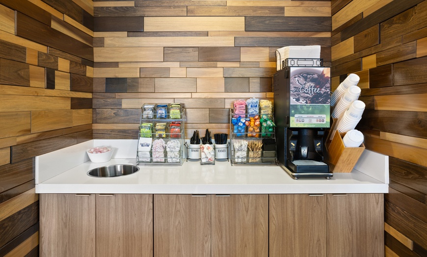 Image 8: Atlanta Airport Hotel with Free Breakfast & Shuttle