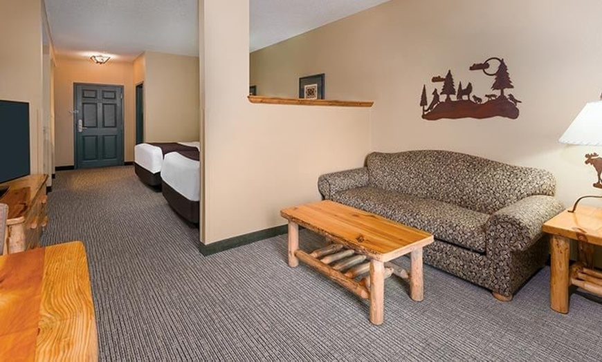 Image 21: Great Wolf Lodge Traverse City Water Park Resort