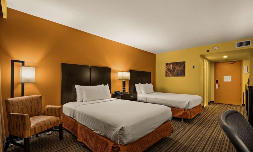 Image 18: Honolulu Airport Hotel with Free Breakfast & Shuttle