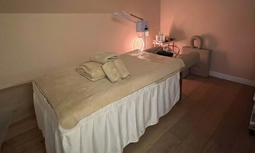 Image 4: 75-Min Luxury Head Spa w/Massage on Upper-Back + Mini-Facial for 1 - 2 (Up To 54% Off)at Wonderland Healing SPA