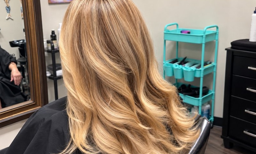 Image 2: Refresh Your Look: Haircut, Conditioning & Highlights with Blowout