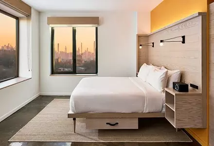 Deluxe Queen Room
