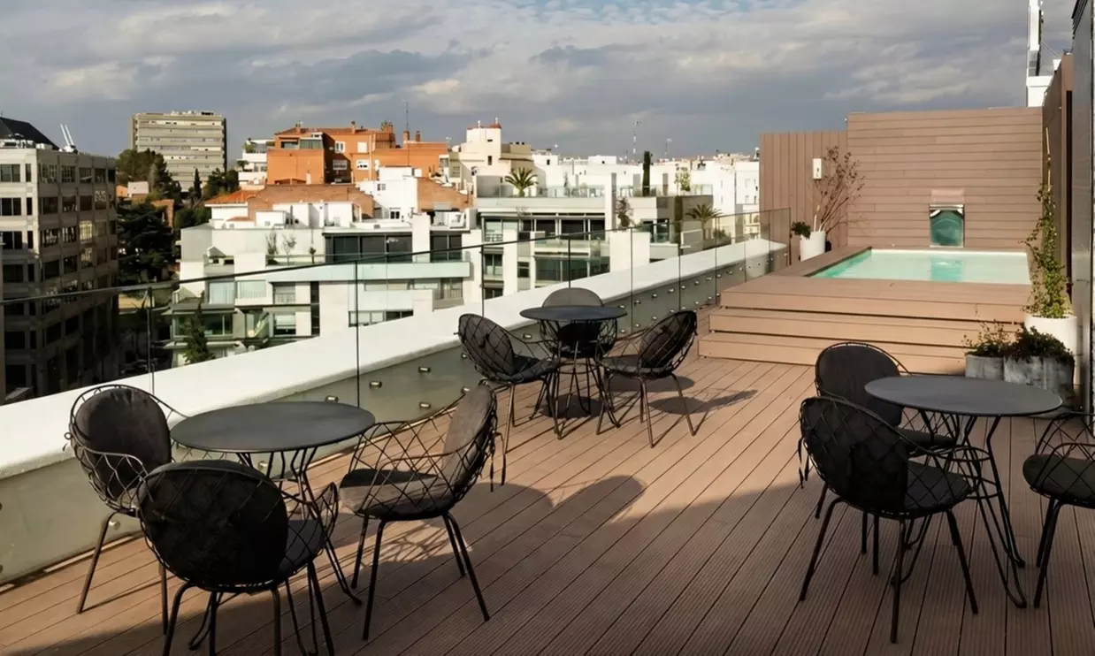 Aperitivo italiano con copas y picoteo para 2 o 4 en hotel 5 estrellas