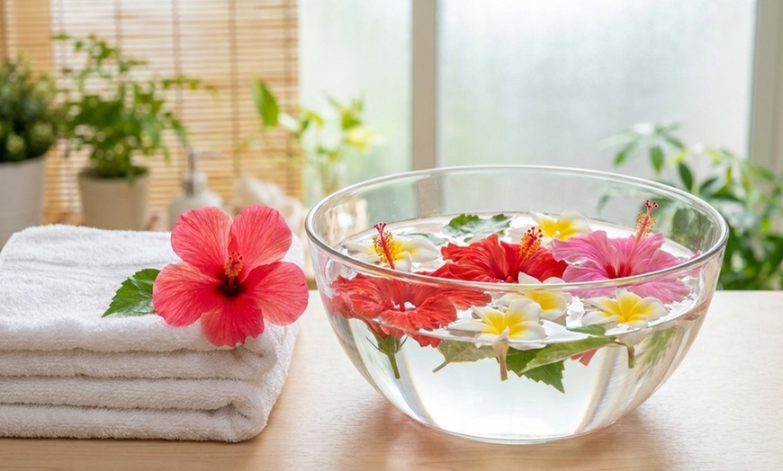 Image 6: Unwind with Your Loved One During 60-Minute Cozy Couples Massage