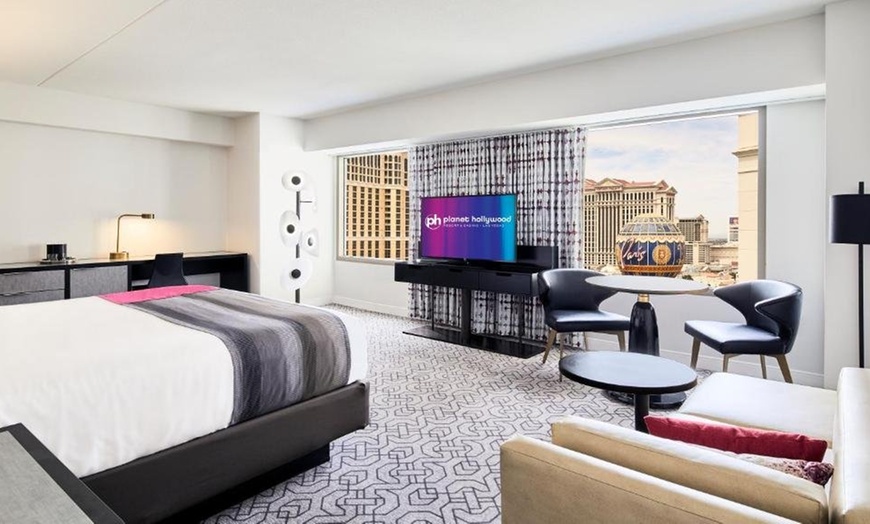 Image 18: Las Vegas Strip Resort with Rooftop Pool & FlowRider
