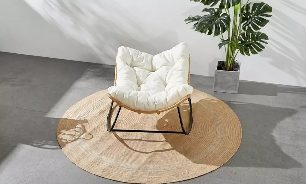 Fauteuil à bascule en résine tressée aspect rotin par Koccon