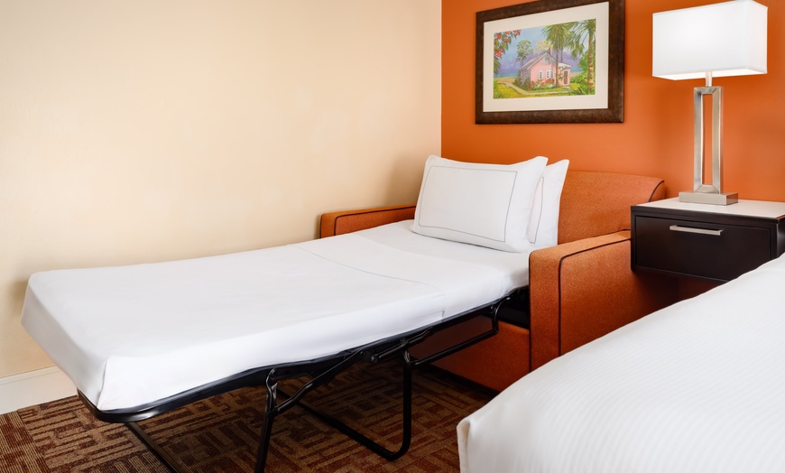 Image 9: Member-Only Deal: Inn of Naples, Tapestry Collection by Hilton