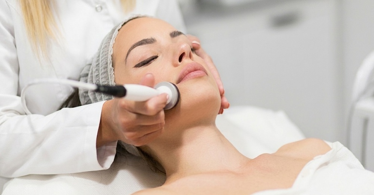 Sesión de radiofrecuencia facial con diatermia en A Coruña