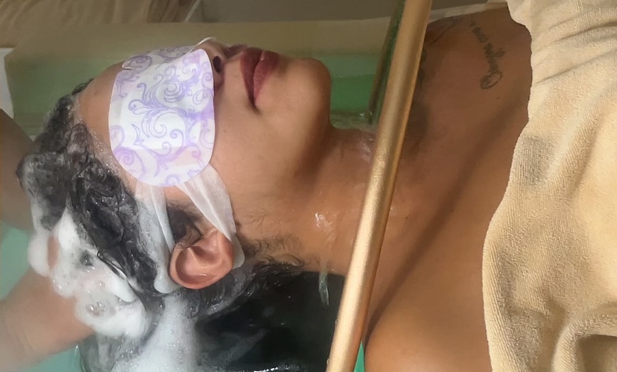Image 3: Up to 45% Off on Aromatherapy at Umi Head Spa & Scalp Treatment