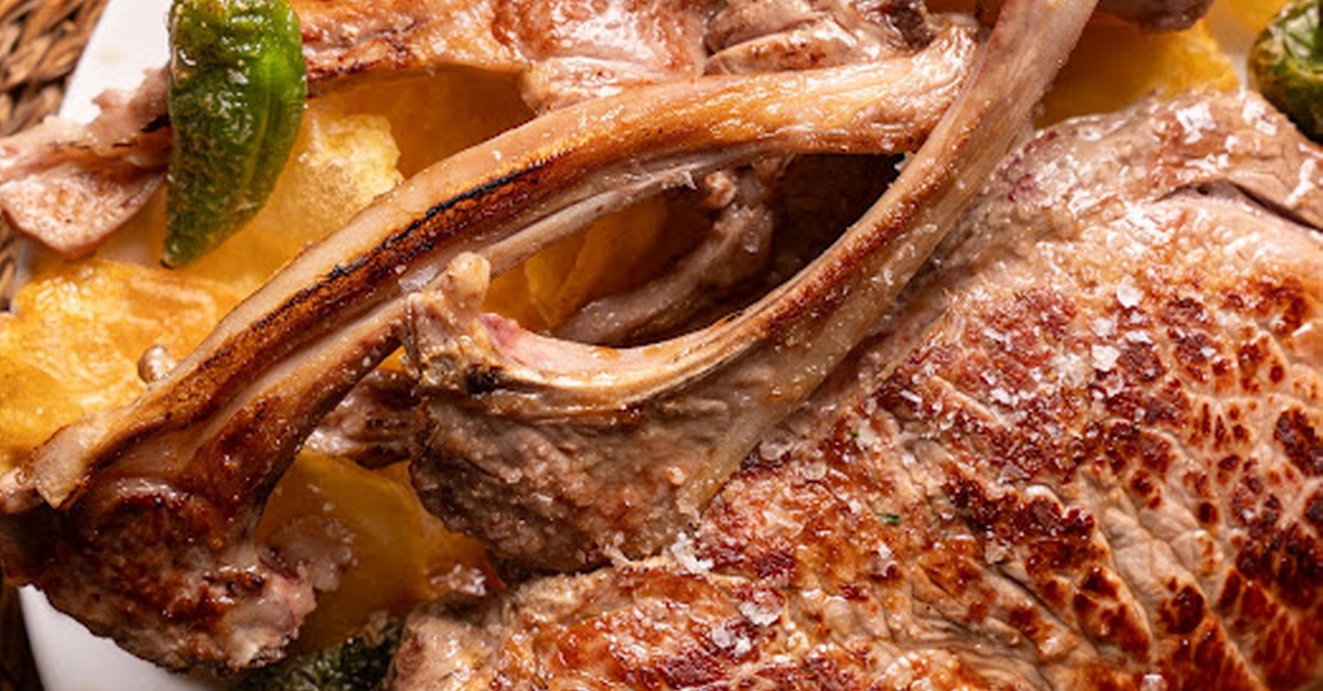 Comida de carne con vino y sangría para 2 o 4 personas en Valencia