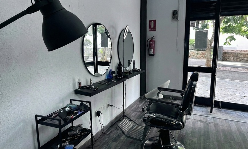 Image 4: Sesión de peluquería con tratamientos a elegir para 1 persona