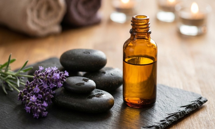 Image 4: Get 60-Min Couples/ Deluxe Massage with Hot Oil & Hot Towel Treatment 