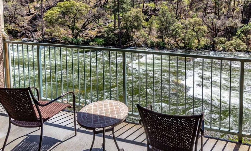 Image 13: Charming Extended-Stay Hotel in Yosemite’s Gateway with River Views