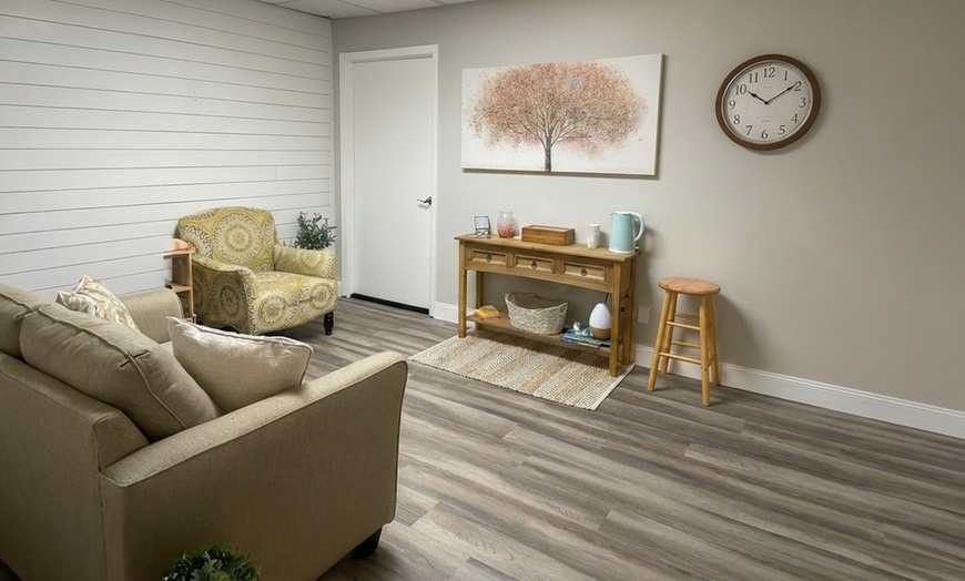 Image 3: Couples Swedish Massage with Hot Stone Relaxation