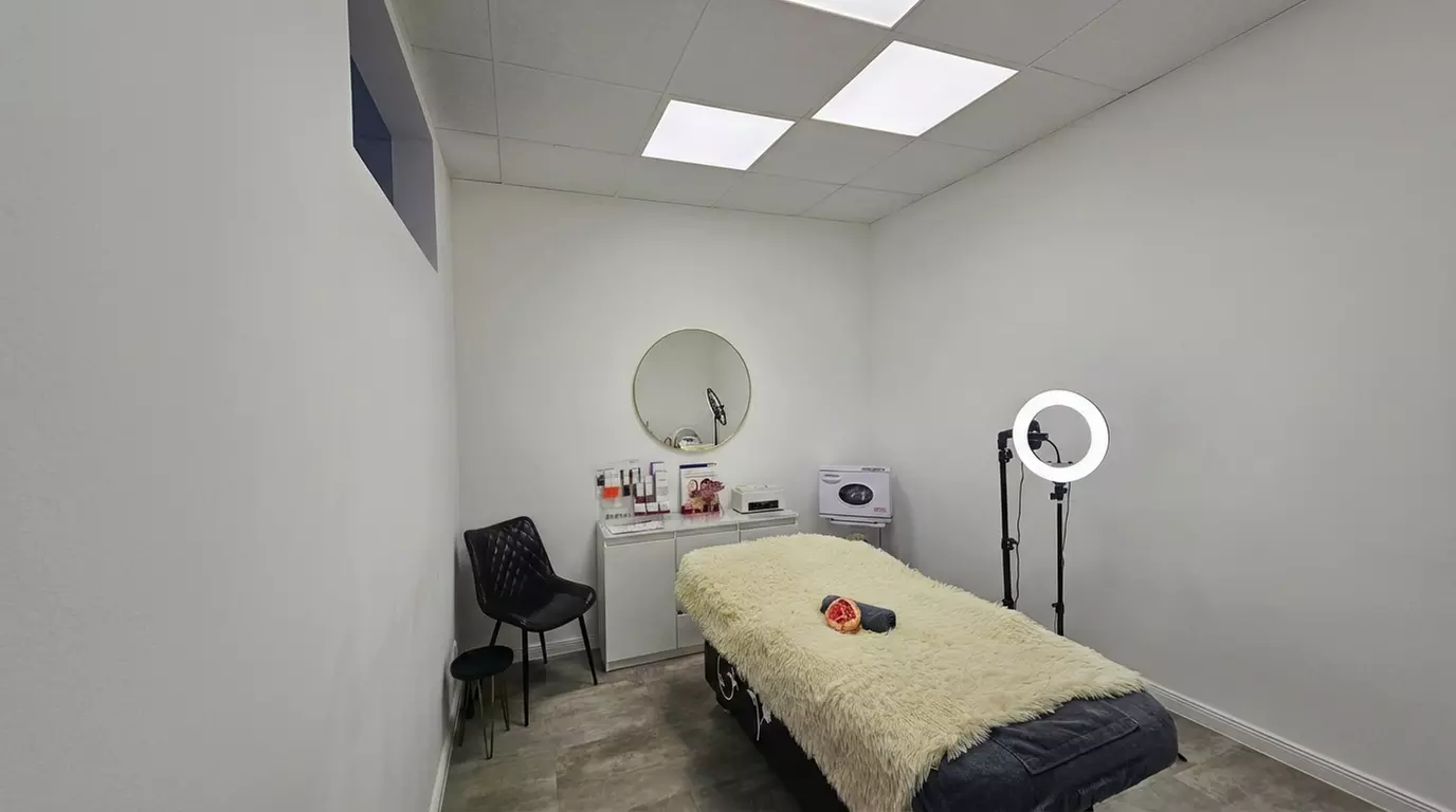 Entfernung von Permanent Make-up oder Permanent Make-up Aqua-Lips