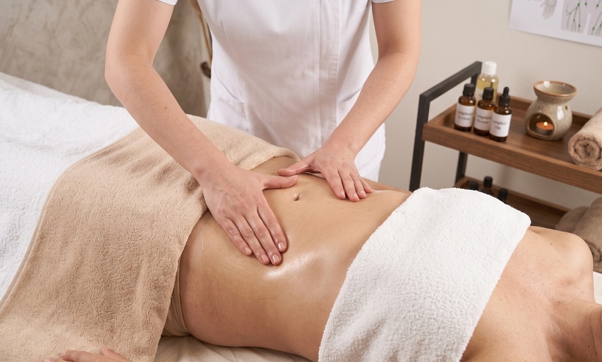 Image 4: Revitalizing Lymphatic Drainage Massage for Fluid Balance & Lightness