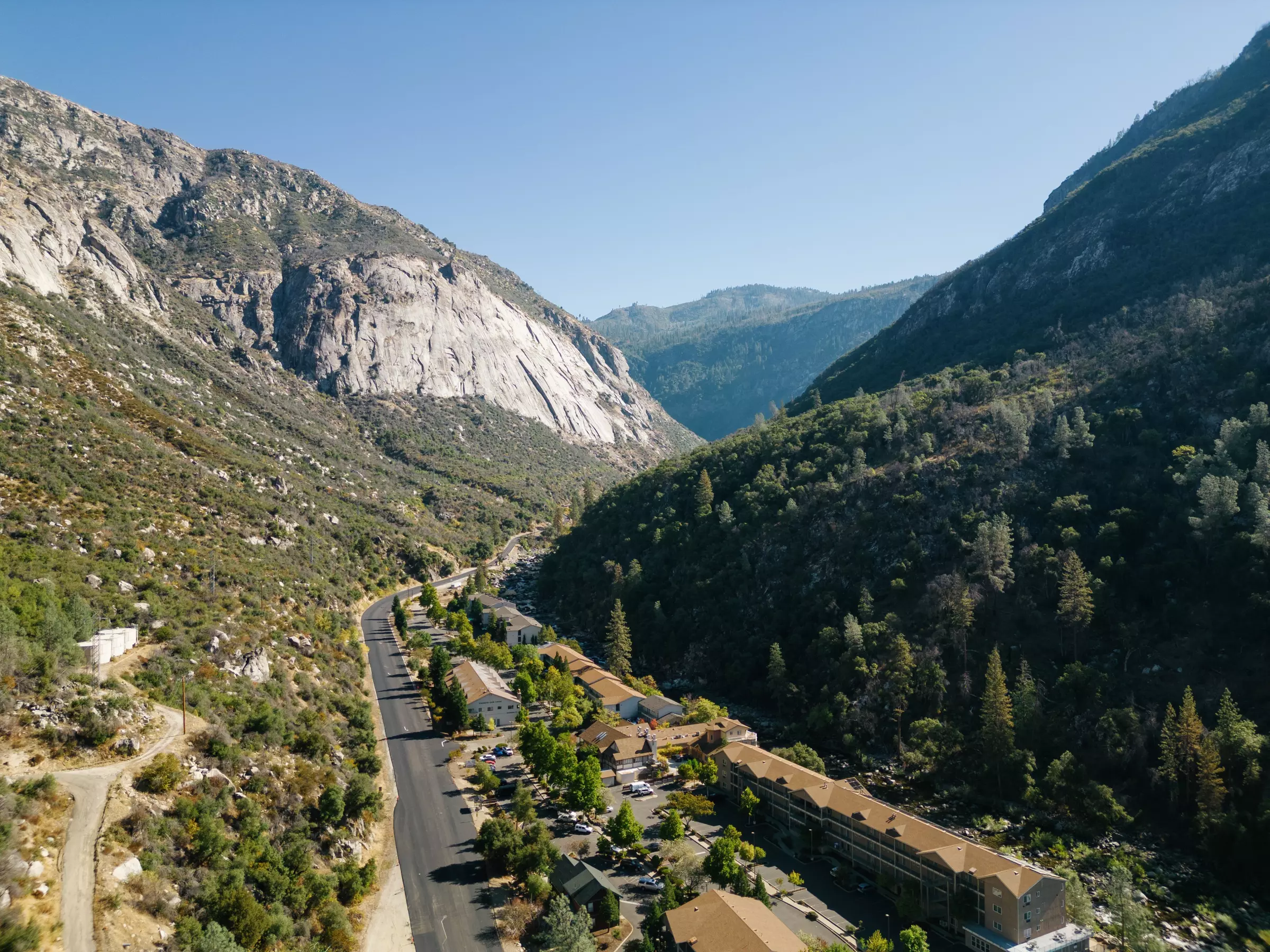 Target Lodge Seven Rivers Yosemite View Lodge: Extended-Stay Hotel | Groupon Getaways