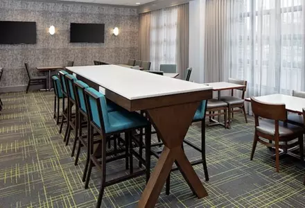 Business center & meeting rooms
