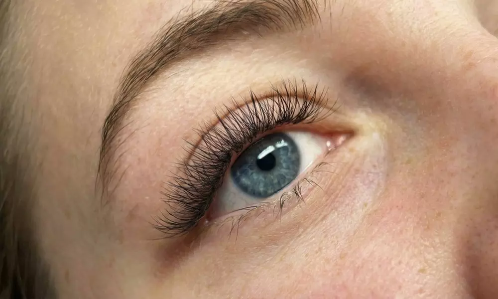 Wimpernverlängerung mit 1:1- oder 2D-3D-Technik für 1 Person
