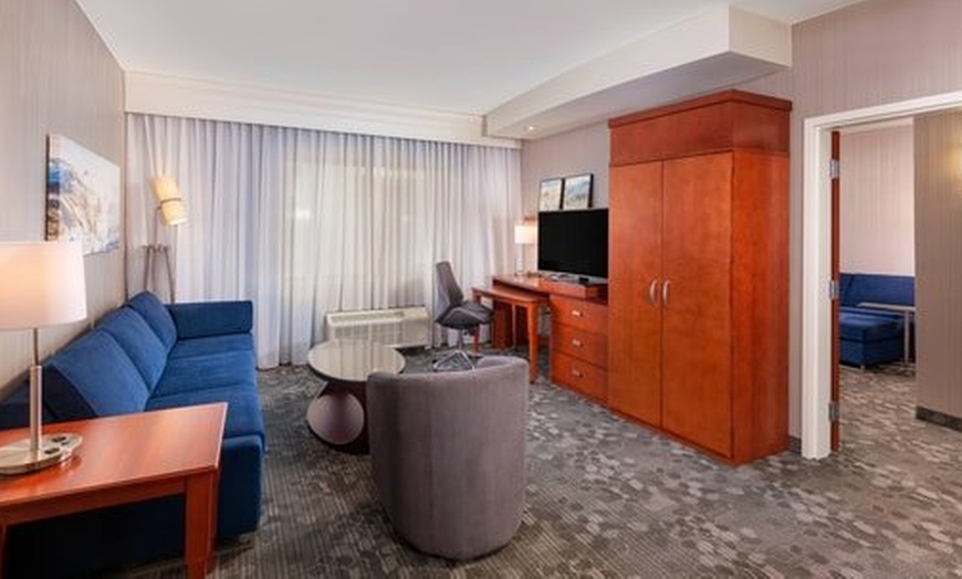 Image 15: Santa Ana Hotel near Airport with Pool & Bistro