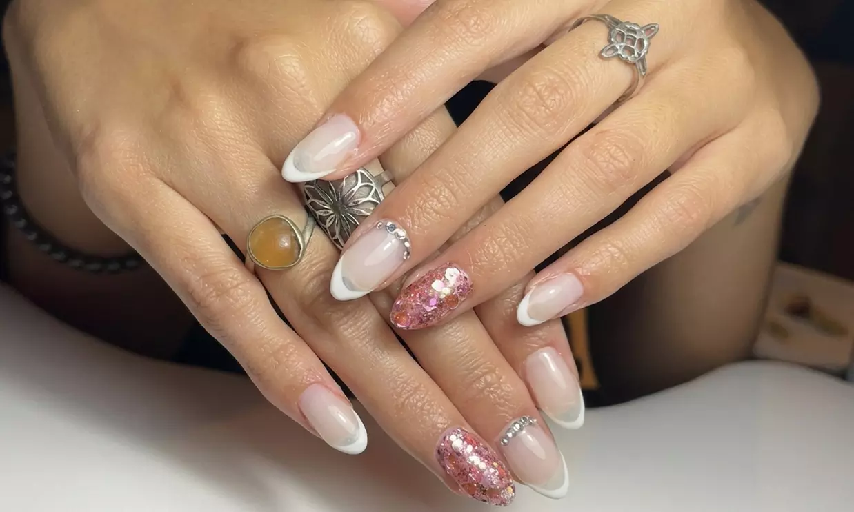 Sesión de manicura semipermanente con opción a análisis capilar