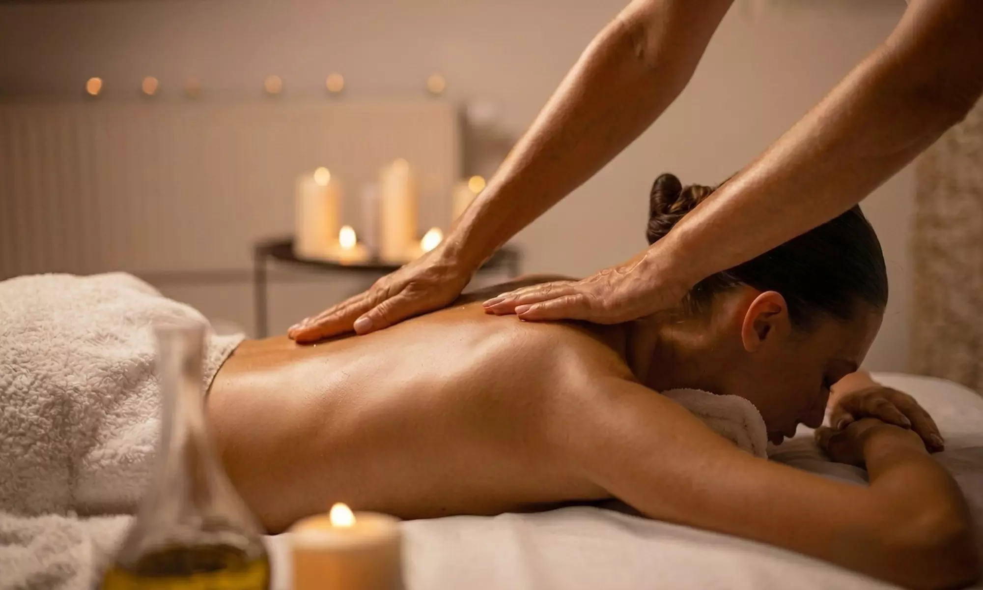 Massage californien et soin du visage pour un bien-être profond