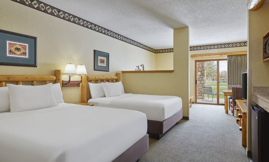 Image 22: Great Wolf Lodge Traverse City Water Park Resort