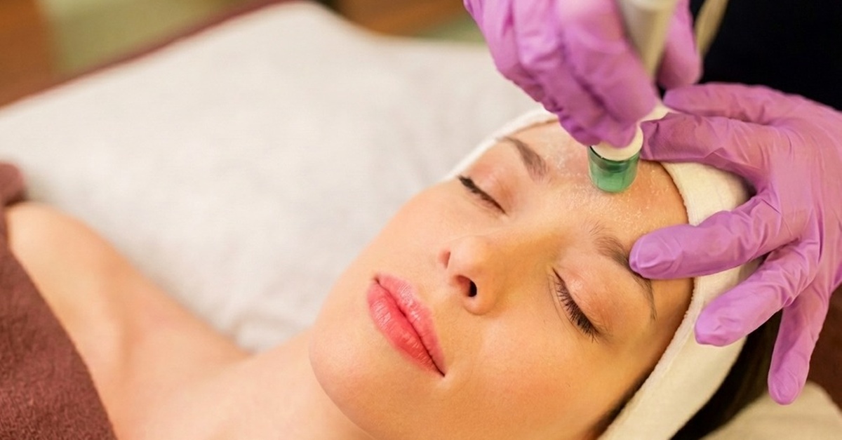 Higiene facial con masaje, radiofrecuencia o terapia LED en Palma de Mallorca