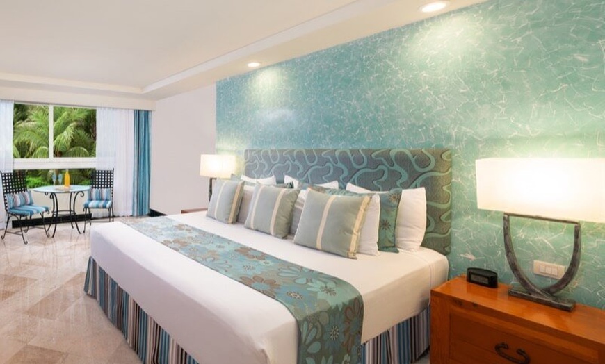Image 25: Cancun All-Inclusive Beachfront Resort with Infinity Pool