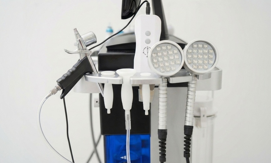 Image 2: Aqua-Facial, Microneedling oder Microdermabrasion für 1 Person