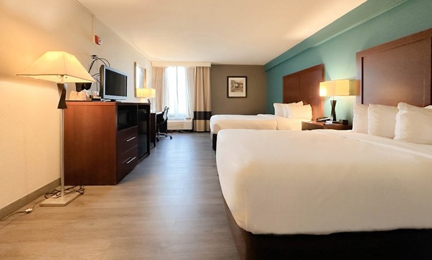 Image 27: Kissimmee Hotel Near Disney with Breakfast & Park Shuttle