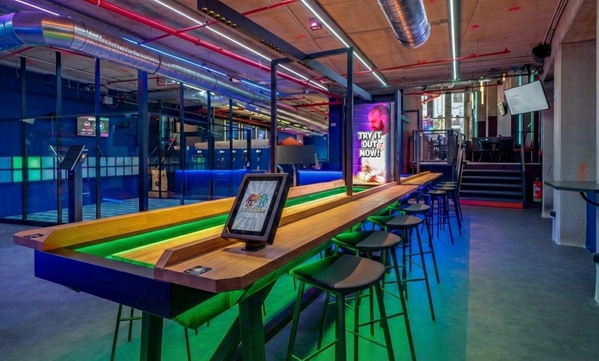 Image 6: Expérience ludique et conviviale avec activités et combos gourmands