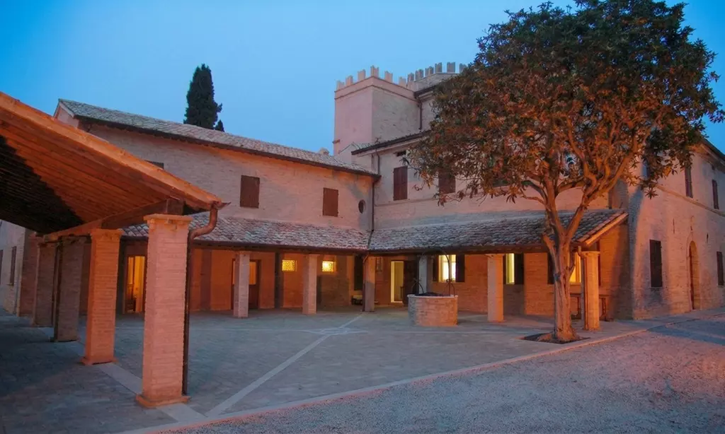 Fano: soggiorno con colazione, welcome drink e una cena