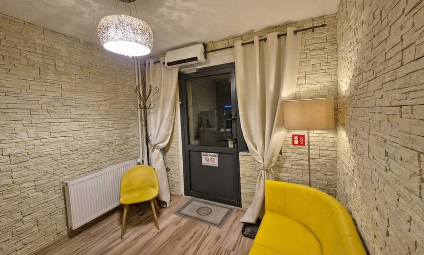 Image 2: Liftingujący masaż twarzy Kobido w wersji klasycznej lub ekspresowej