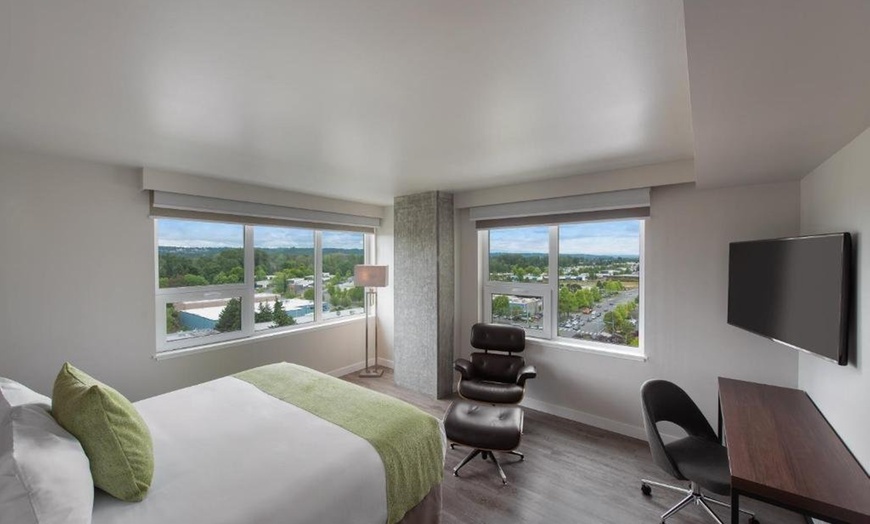 Image 12: Tukwila Hotel near Sea-Tac with Pool and Breakfast