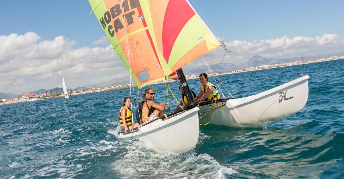Alquiler de catamarán privado durante 2 horas en Valencia