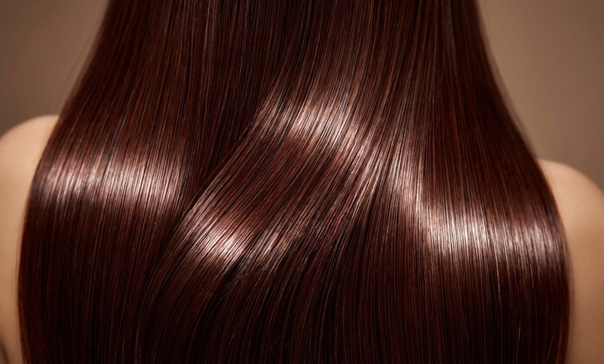 Image 4: Solo or Couples 75-Minutes Deluxe Scalp Therapy + Hair Treatment