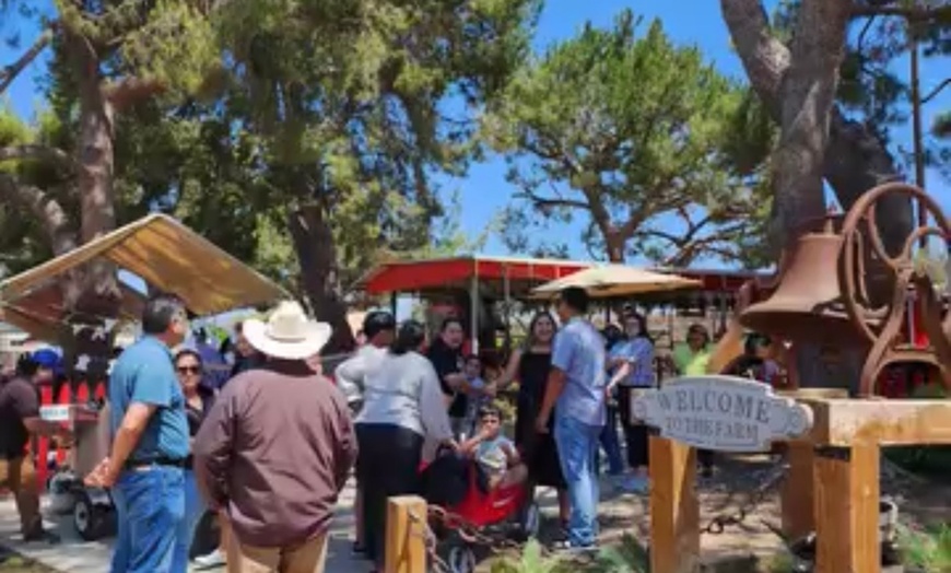 Image 11: Petting Zoo Admission Deals & Discounts