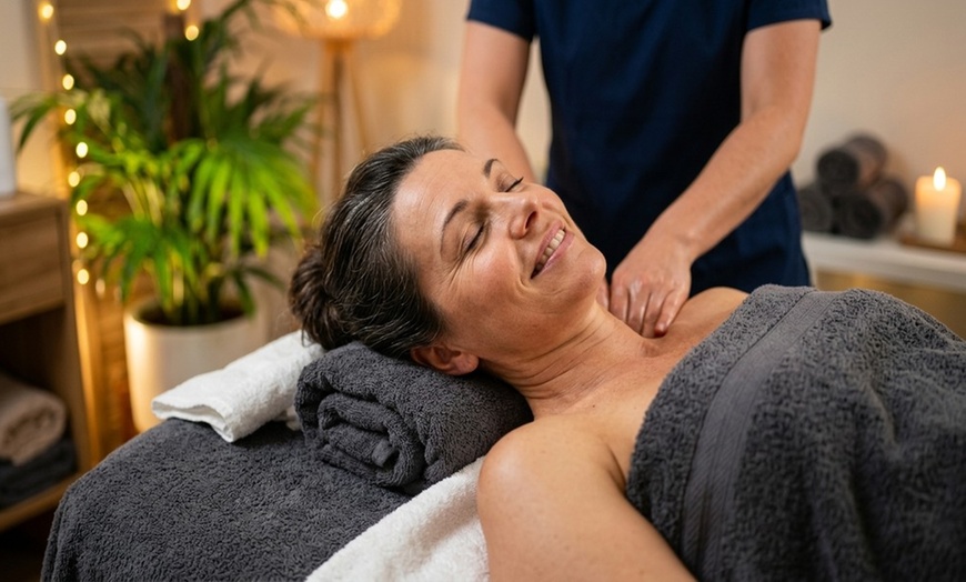 Image 4: Up to 54% Off on Couples Massage at Cocolux Massage