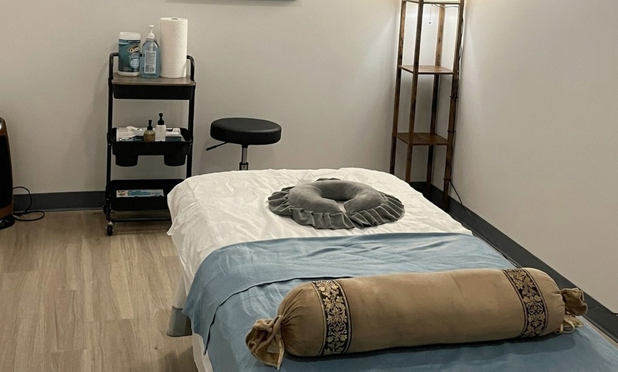 Image 7: Relaxing Couples Massage with Hot Towel and Stone Treatment