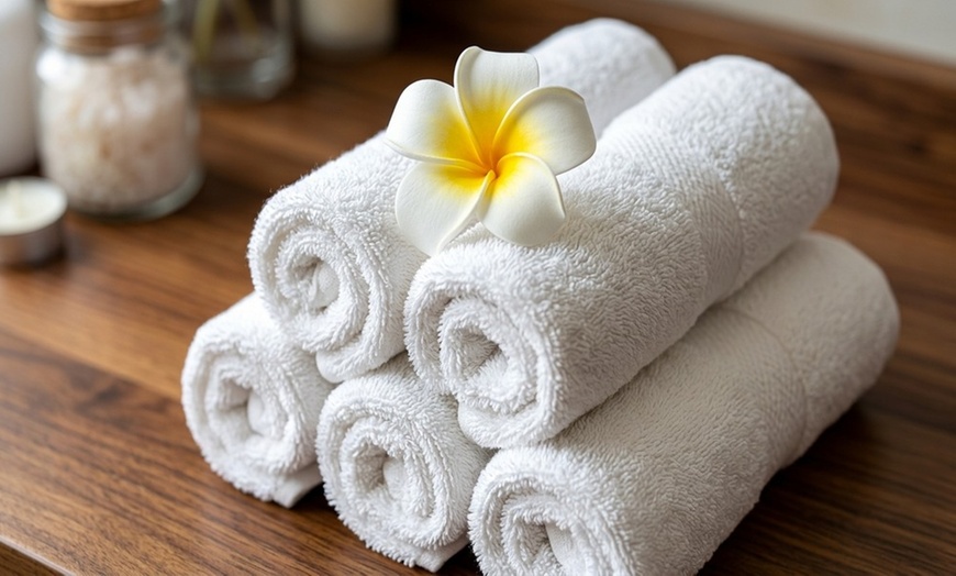 Image 8: Unwind Together with a 60- or 90-Minute Couples Massage