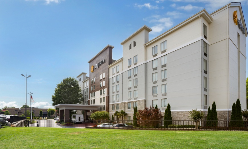 Image 19: Atlanta Airport Hotel with Free Breakfast & Shuttle