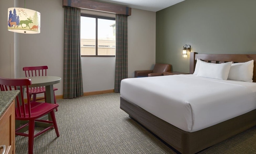 Image 21: Great Wolf Lodge Bloomington Water Park Resort