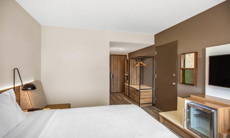 Image 19: Dania Beach Hotel near FLL Airport and Cruise Port