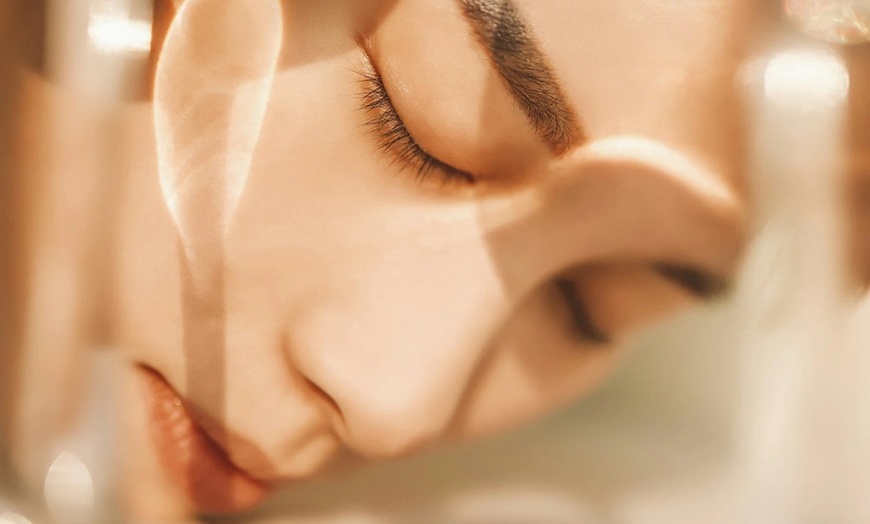 Image 2: Relax with 50-Minute Foot Reflexology Massage Sessions
