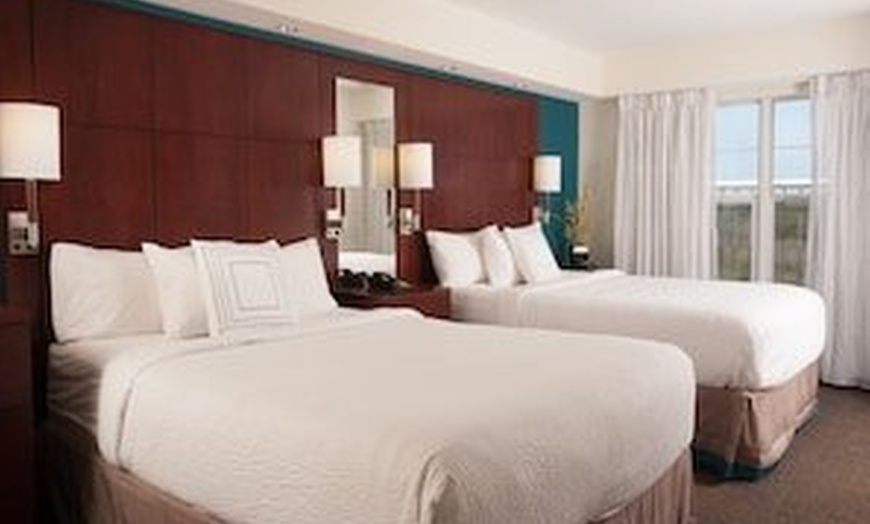 Image 27: Fort Myers Suites near Sanibel with Free Breakfast