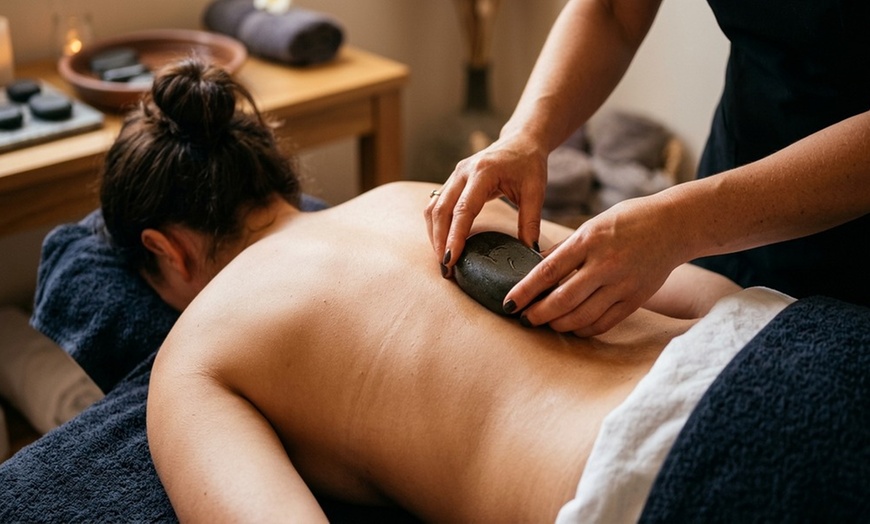 Image 5: Relaxing Couples Massage with Hot Stones and Hot Towels